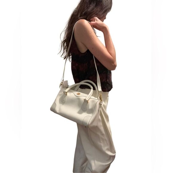 Gucci Handbags - Gucci white gg canvas tote with strap